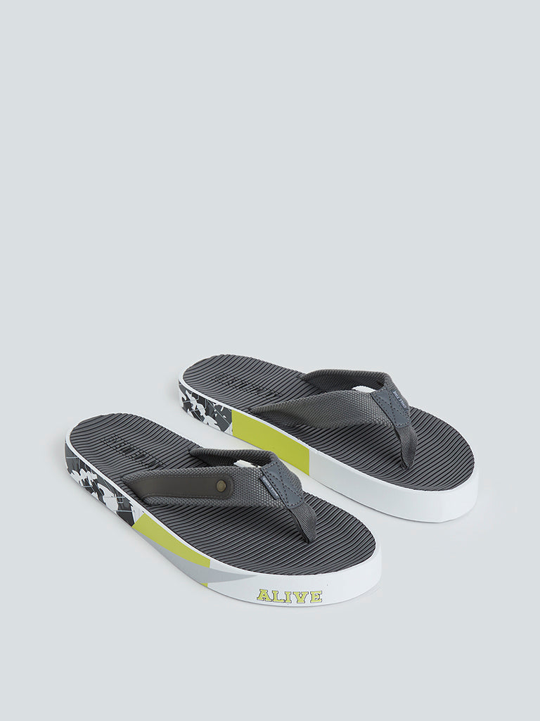 SOLEPLAY Grey Stripe Pattern Flip-Flops